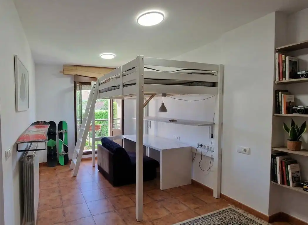 Habitación de Dúplex en venta en Sojuela con Calefacción, Terraza y Trastero