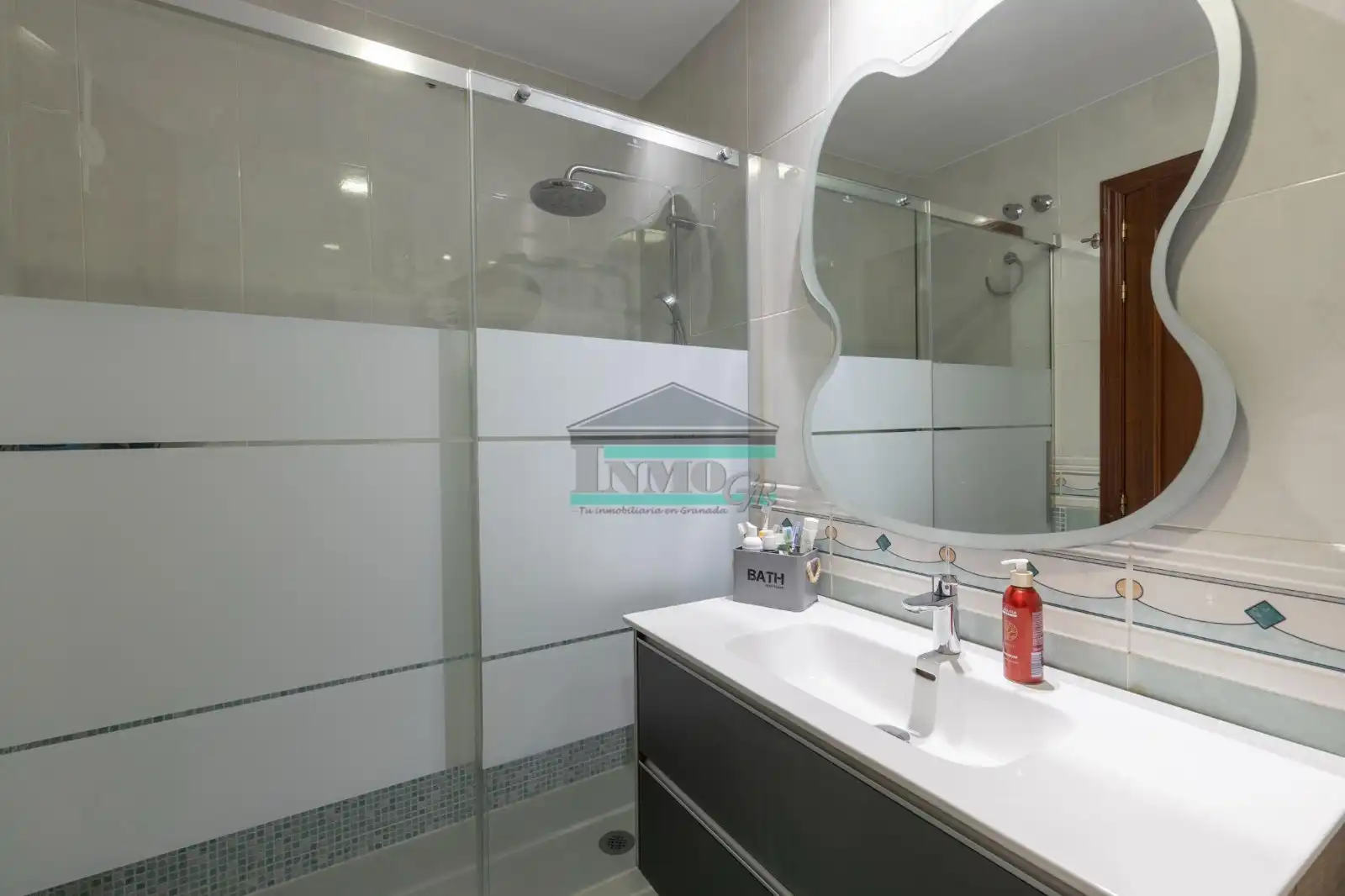 Bathroom of Flat for sale in Armilla  with Air Conditioner, Heating and Storage room