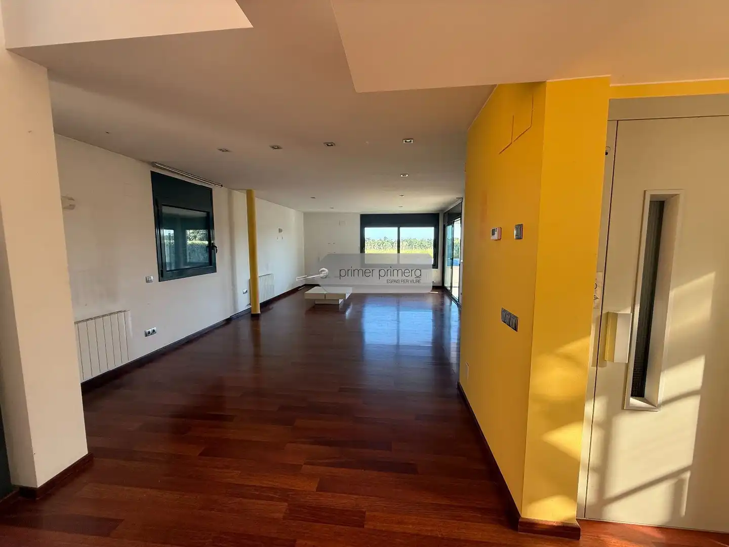 Sala de estar de Casa o chalet en venta en Vilobí d'Onyar con Aire acondicionado, Calefacción y Jardín privado