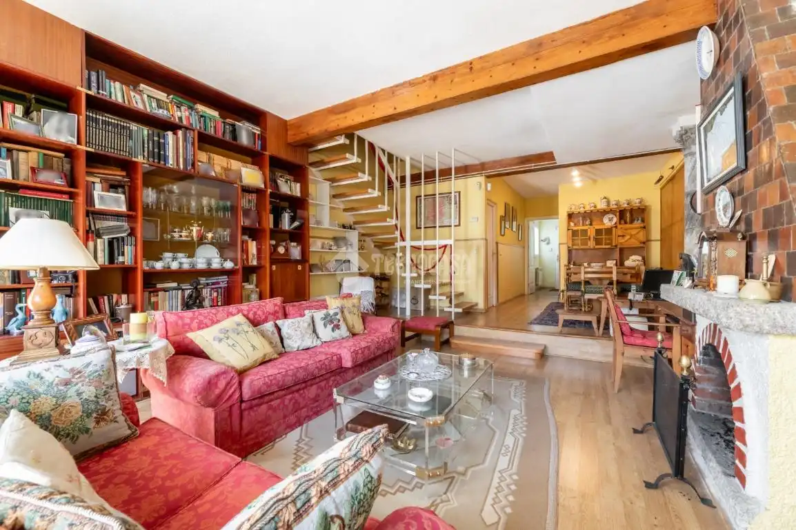 Sala de estar de Casa adosada en venta en Hoyo de Manzanares con Aire acondicionado, Calefacción y Jardín privado