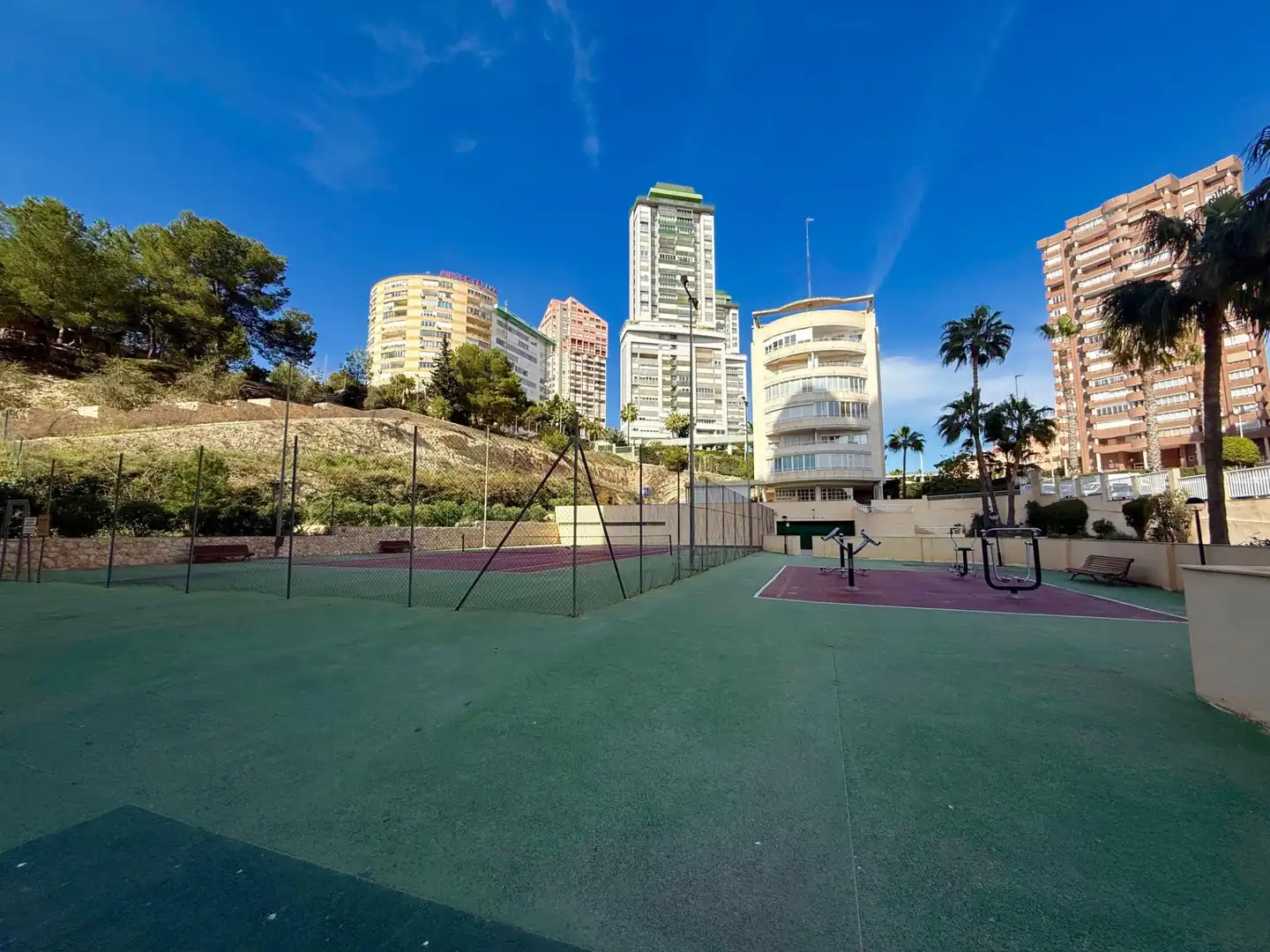 Vista exterior de Apartamento en venta en Benidorm con Aire acondicionado, Jardín privado y Amueblado