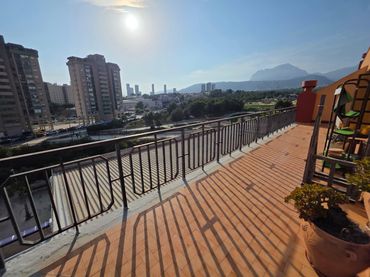 Penthouse with lift for sale in Calle MONTERA