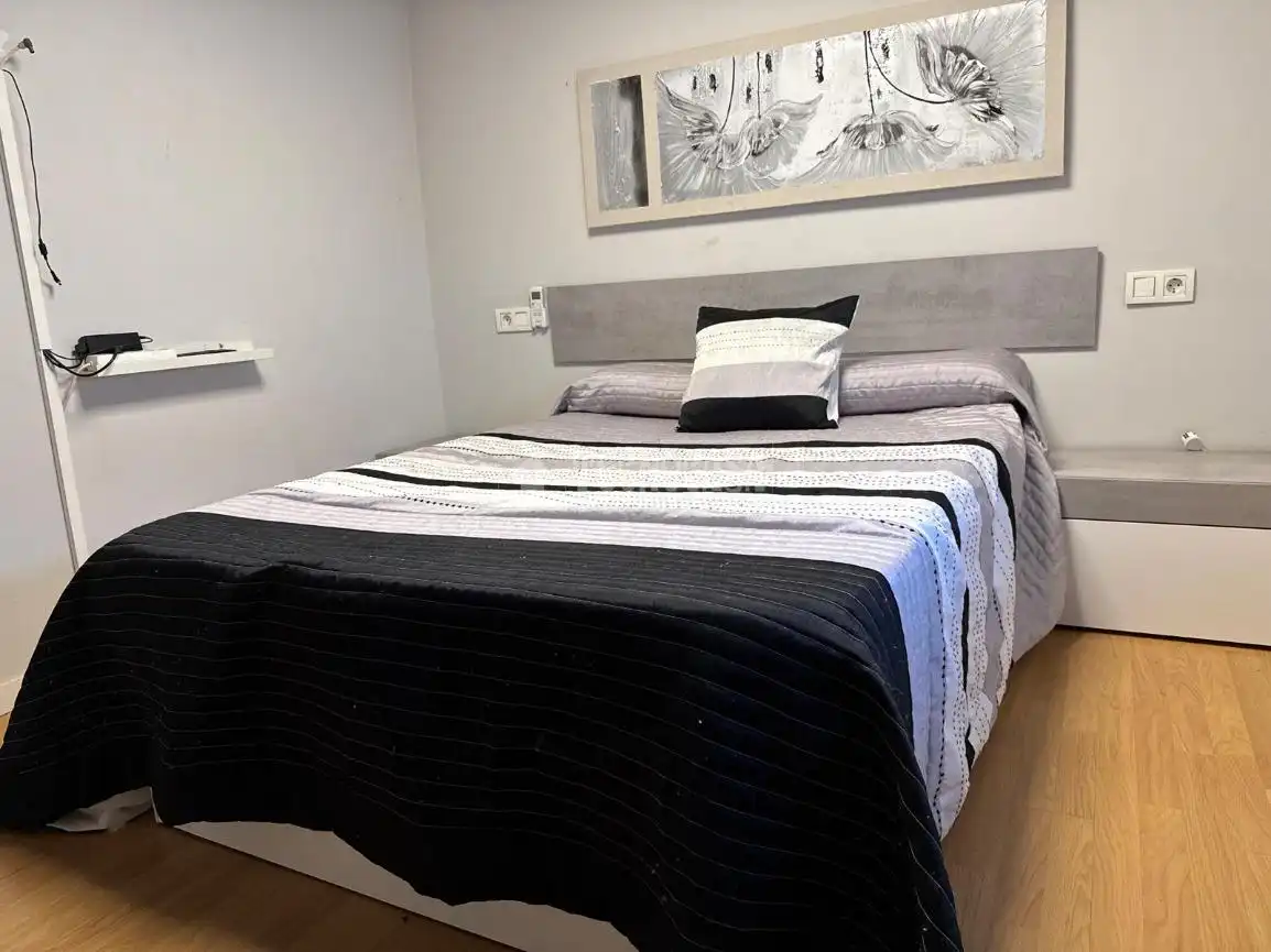 Bedroom of Flat for sale in Sevilla  with Air Conditioner