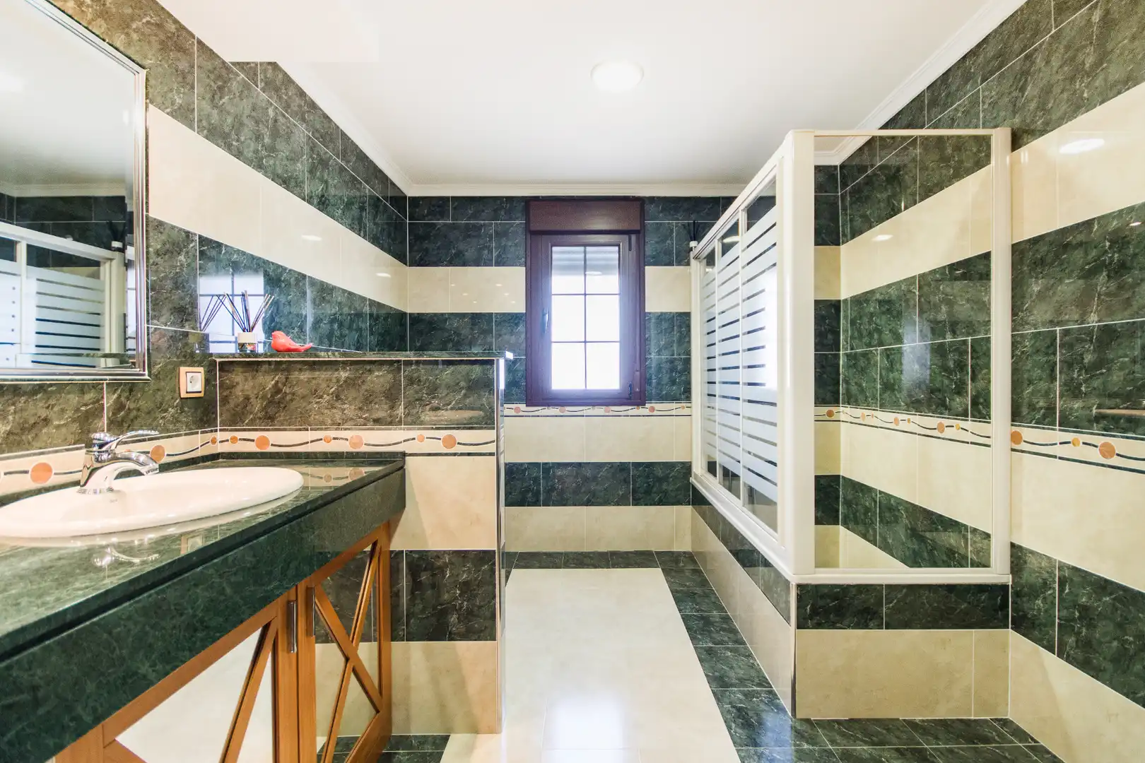 Bathroom of Houses for sale in Aranjuez  with Air Conditioner, Heating and Private garden