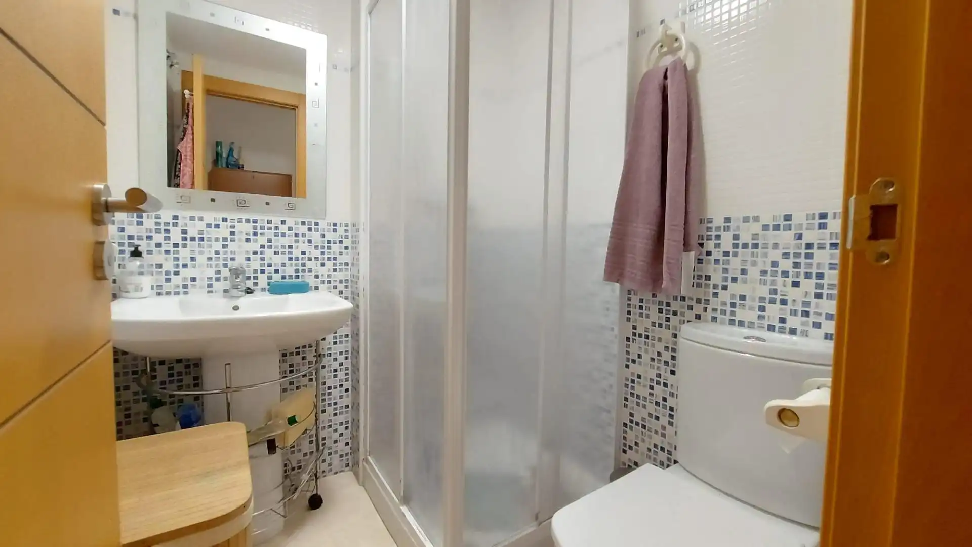 Baño de Piso de alquiler en El Ejido con Aire acondicionado, Amueblado y Piscina comunitaria