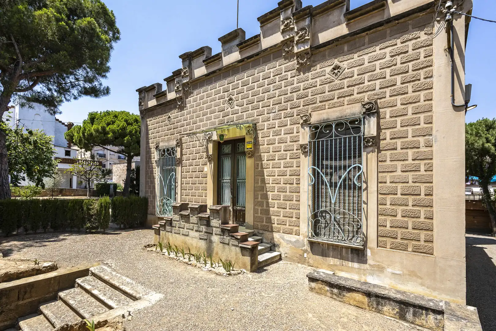 Vista exterior de Edifici en venda en Sant Boi de Llobregat
