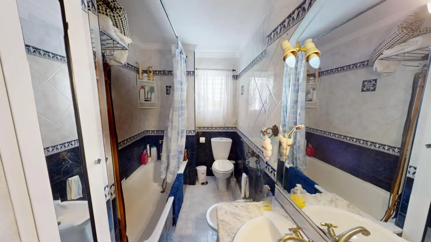 Bathroom of Houses for sale in Alcalá de Guadaira  with Air Conditioner and Balcony