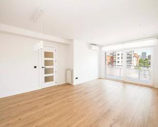 Living room of Flat to rent in  Madrid Capital  with Air Conditioner, Heating and Balcony