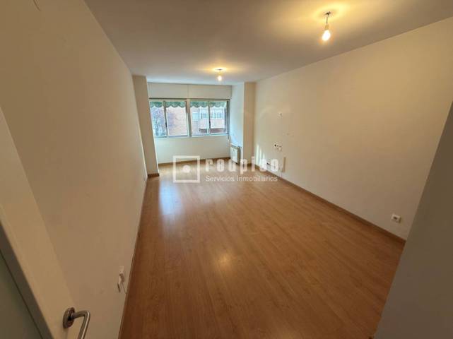 Piso en Venta en de Carmen Amaya en Media Legua