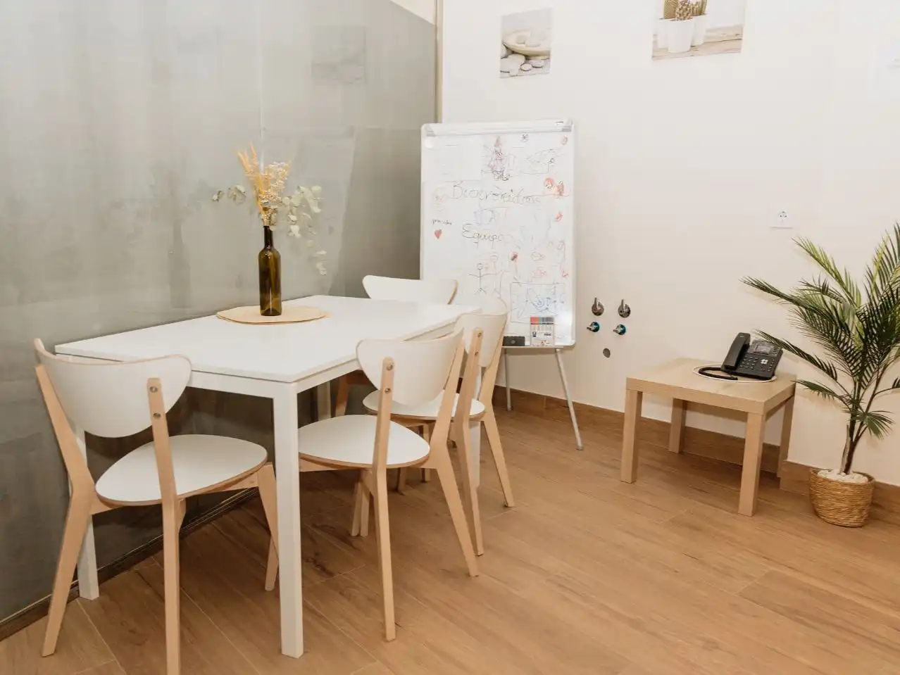 Dining room of Office for rent in Huelva  with Air Conditioner, Heating and Furnished
