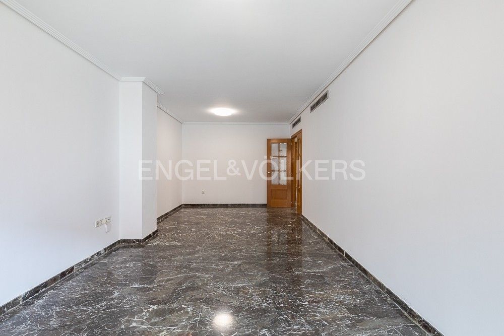 Apartament de lloguer en  Valencia Capital amb Aire condicionat, Calefacció i Terrassa