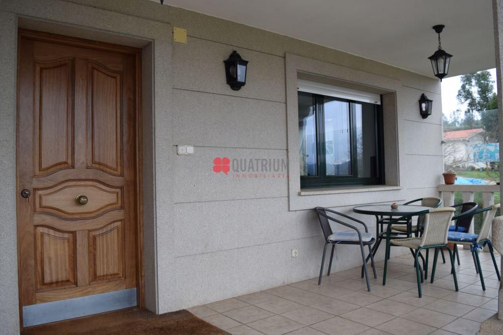 Terrassa de Casa o xalet en venda en Boqueixón amb Calefacció, Jardí privat i Parquet