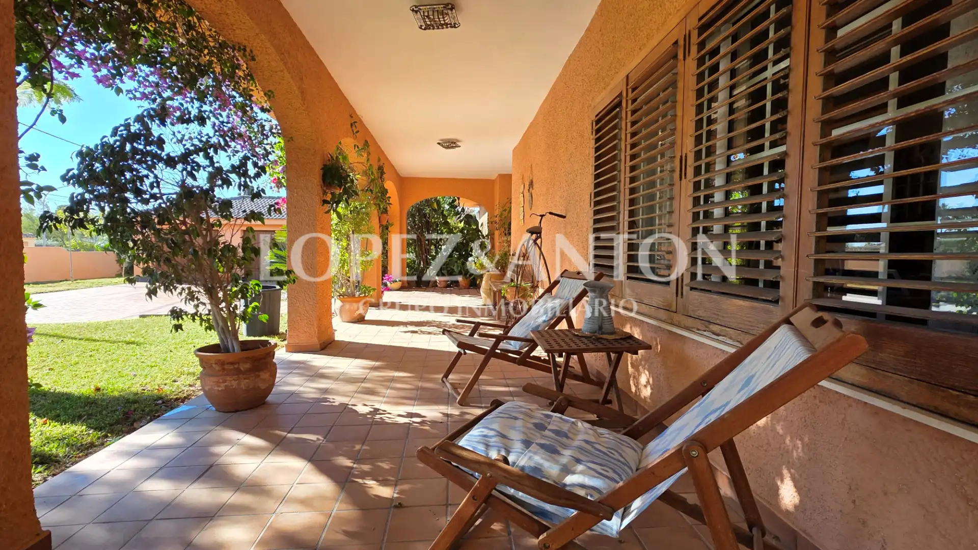 Terrassa de Casa o xalet en venda en La Pobla de Vallbona amb Aire condicionat, Calefacció i Jardí privat