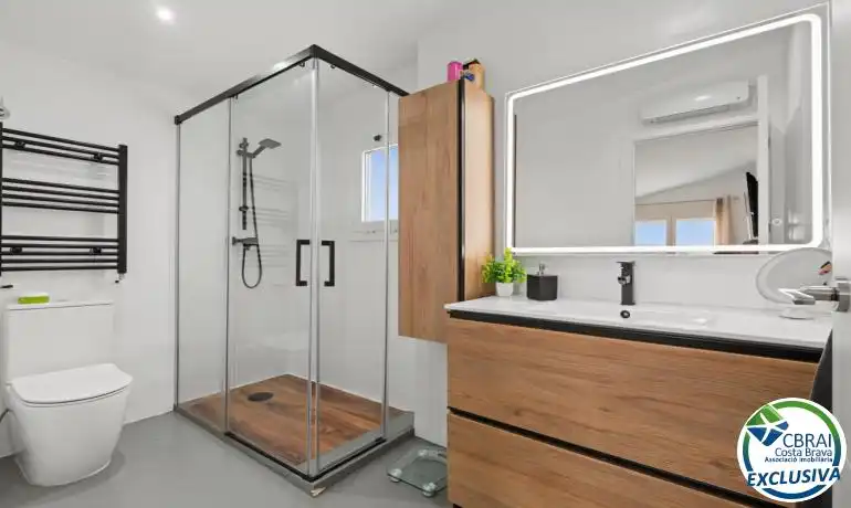 Baño de Casa o chalet en venta en Roses con Aire acondicionado, Calefacción y Piscina