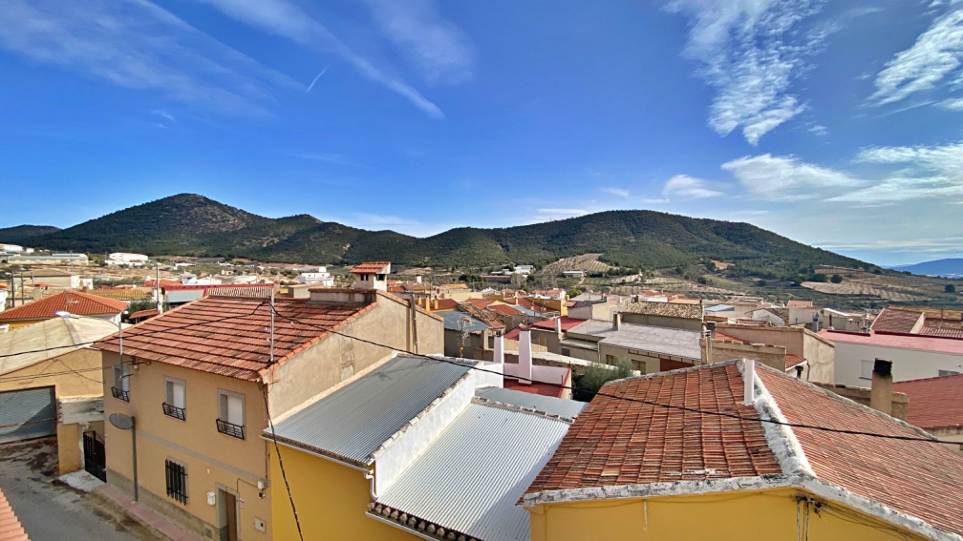 Vista exterior de Casa o xalet en venda en Lorca amb Terrassa, Traster i Balcó