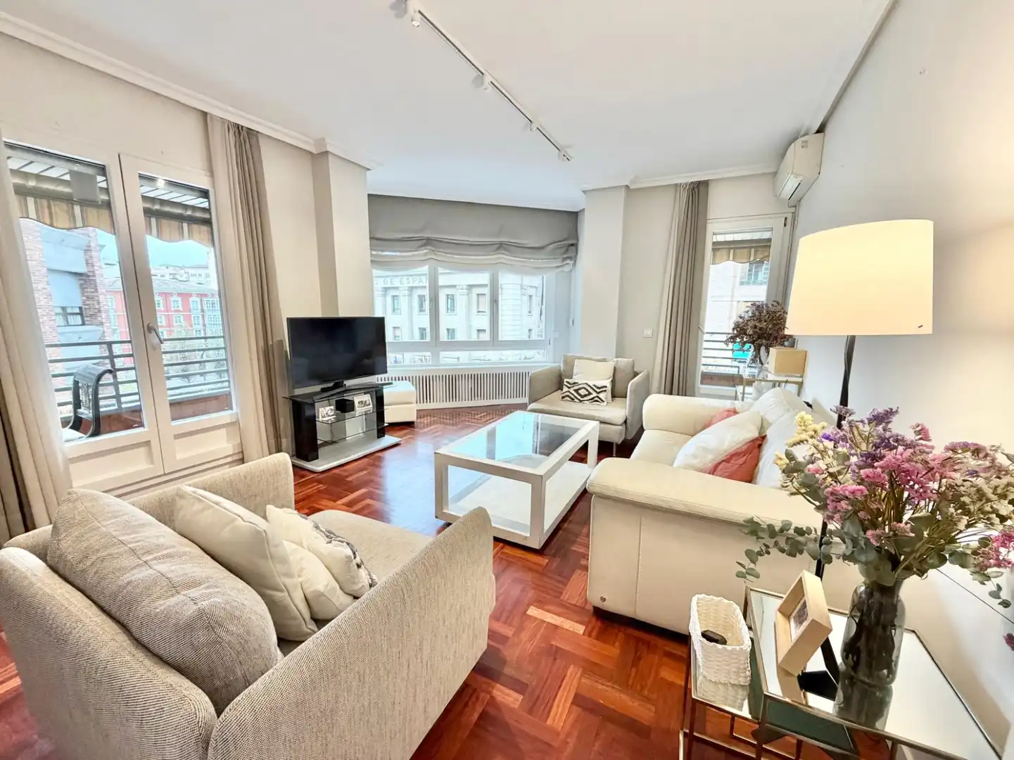 Sala de estar de Piso de alquiler en  Logroño con Calefacción, Parquet y Terraza