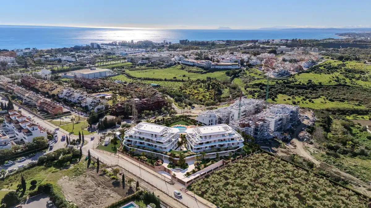 Außenansicht von Erdgeschoss zum Verkauf in Estepona mit Privatgarten, Terrasse und Abstellraum