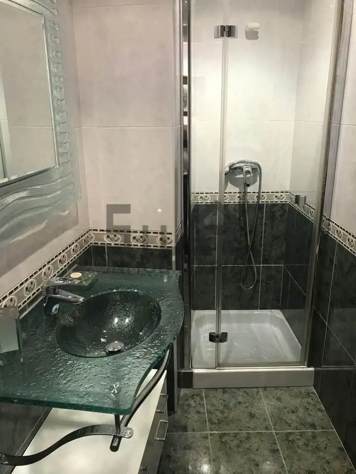Bathroom of Flat for rent in Ourense Capital   with Heating, Parquet flooring and Furnished