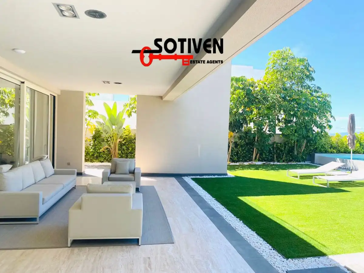 Chalet con piscina en venta en Costa Adeje, imagen 4