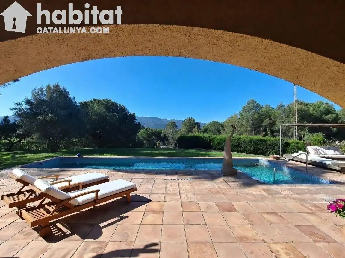 Vista exterior de Casa o chalet en venta en Sant Esteve Sesrovires con Aire acondicionado, Calefacción y Jardín privado