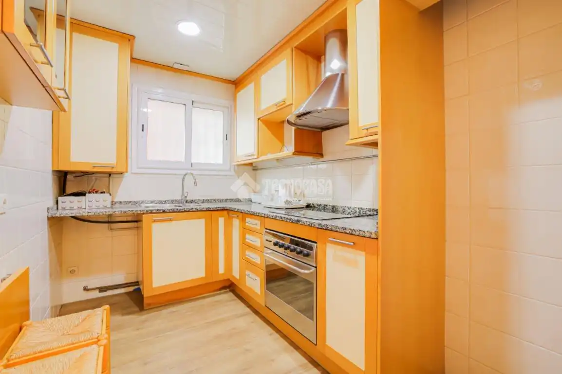 Cocina de Piso en venta en Barcelona con Calefacción y Balcón