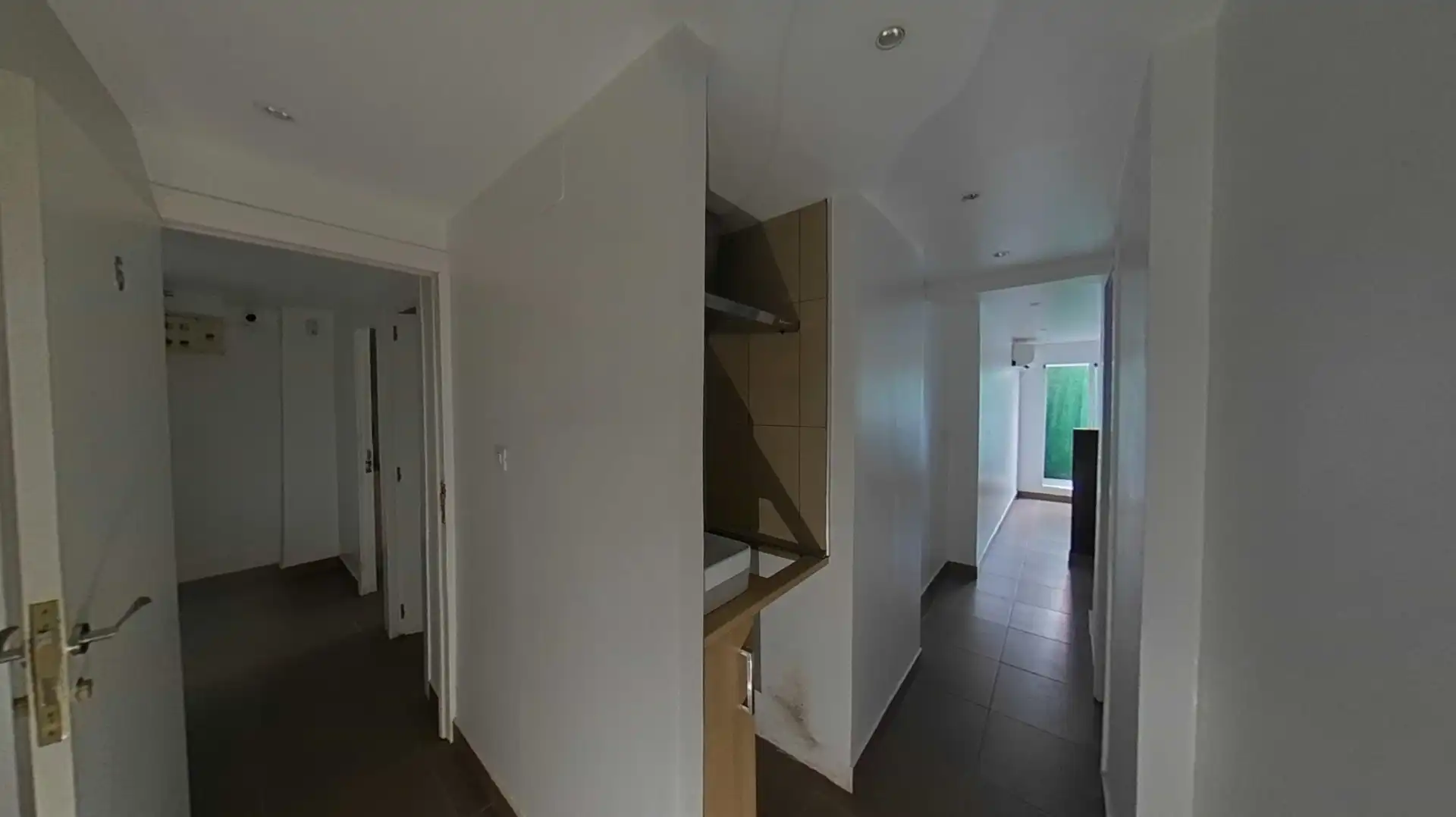 Ground floor for sale in Barcelona  with Air Conditioner and Alarm