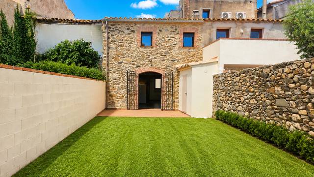Finca rústica en Alquiler en Mollet de Peralada