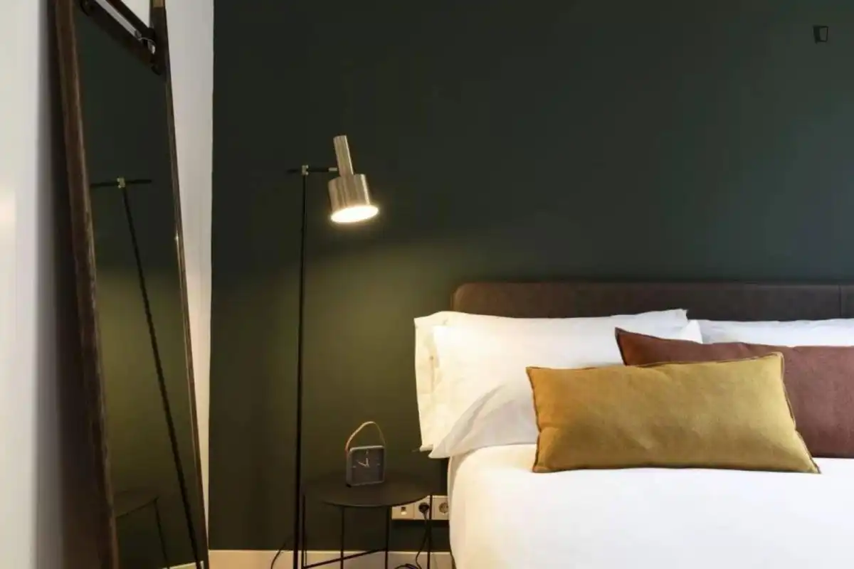 Study for rent in Cortes - Huertas