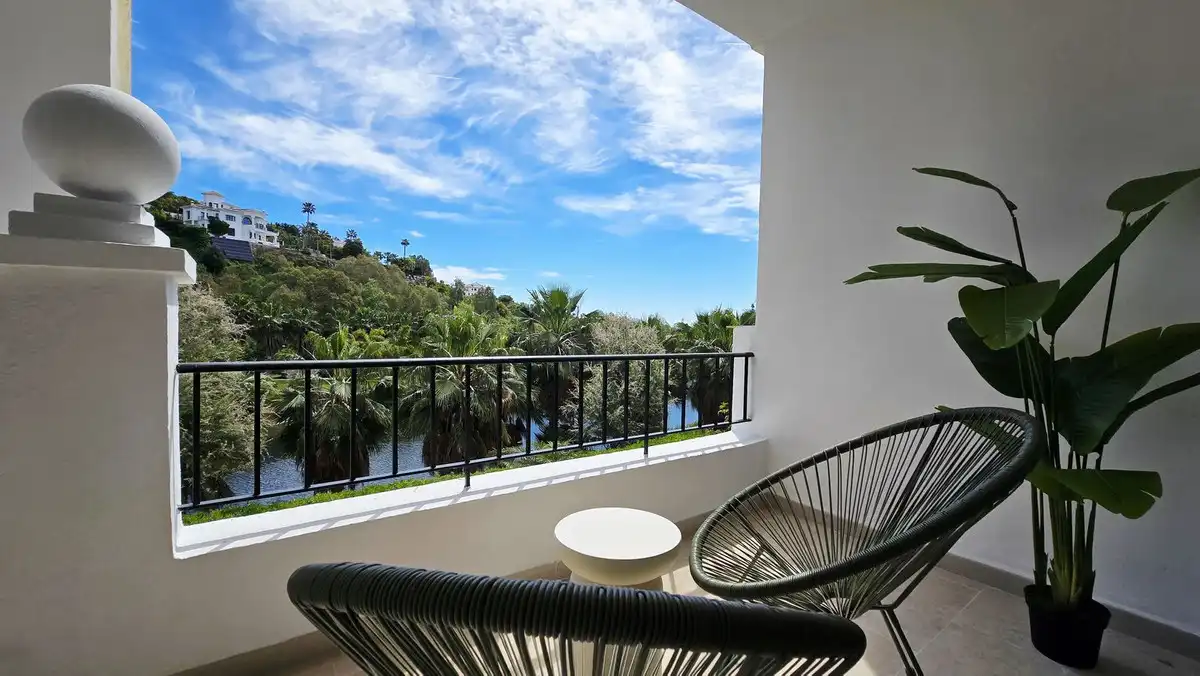Terrassa de Apartament en venda en Benahavís amb Aire condicionat, Terrassa i Piscina comunitària