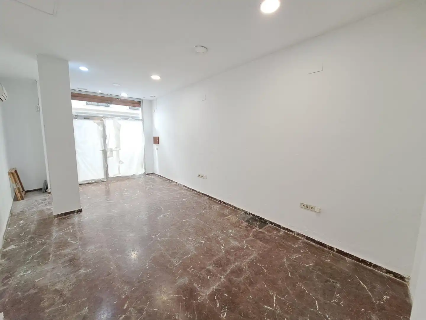 Business premises for sale in Casc Urbà, imagen 4