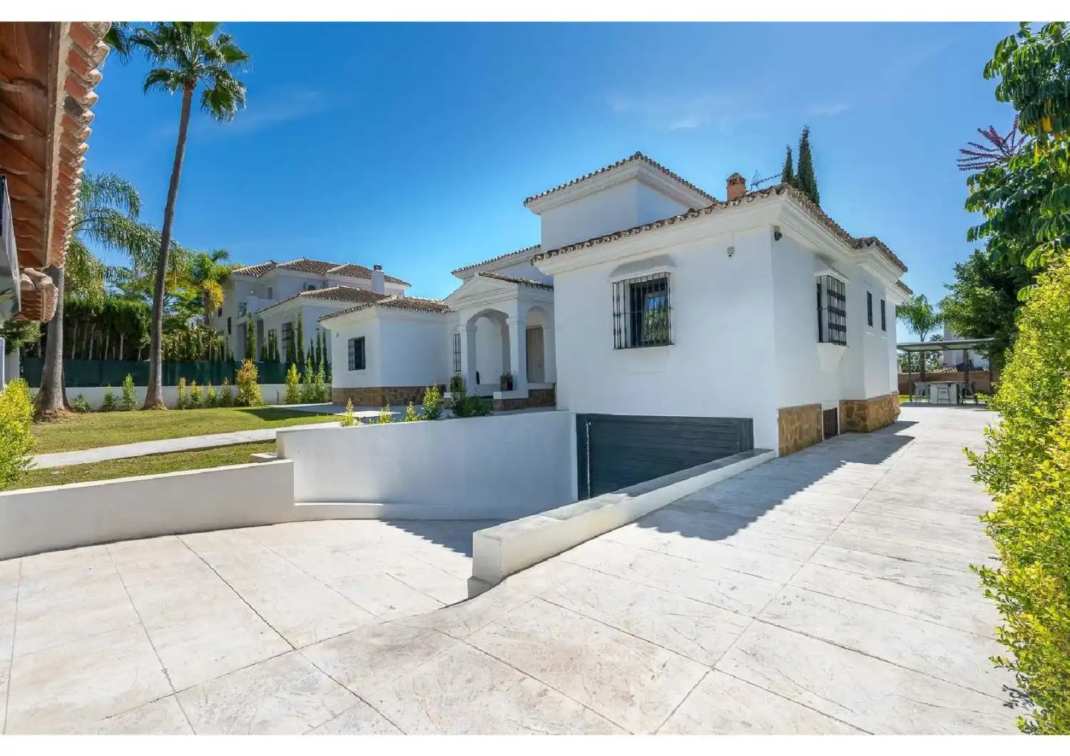Chalet con piscina en alquiler en Nueva Andalucía, imagen 2