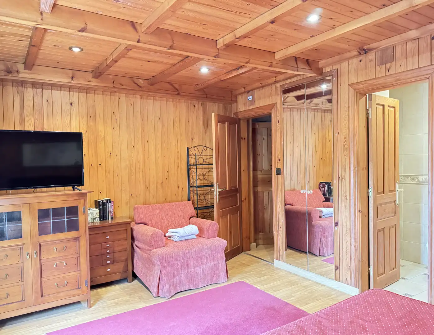 Dormitori de Casa o xalet en venda en Castrillón amb Calefacció, Jardí privat i Parquet