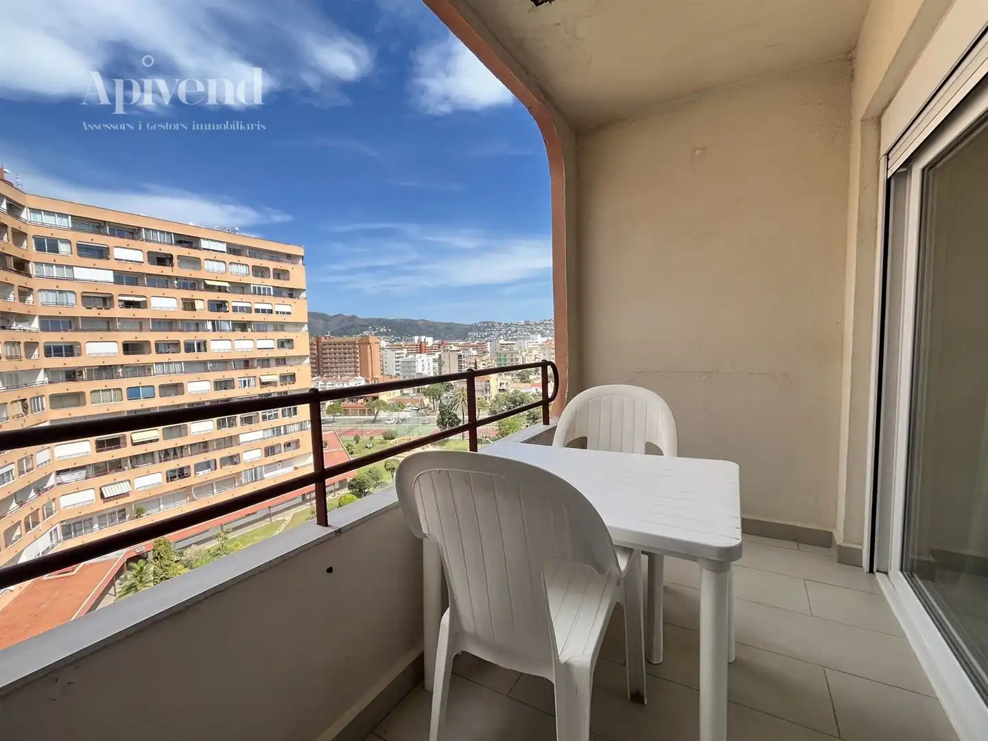 Pis amb piscina en venda a Carrer Cap Ponent