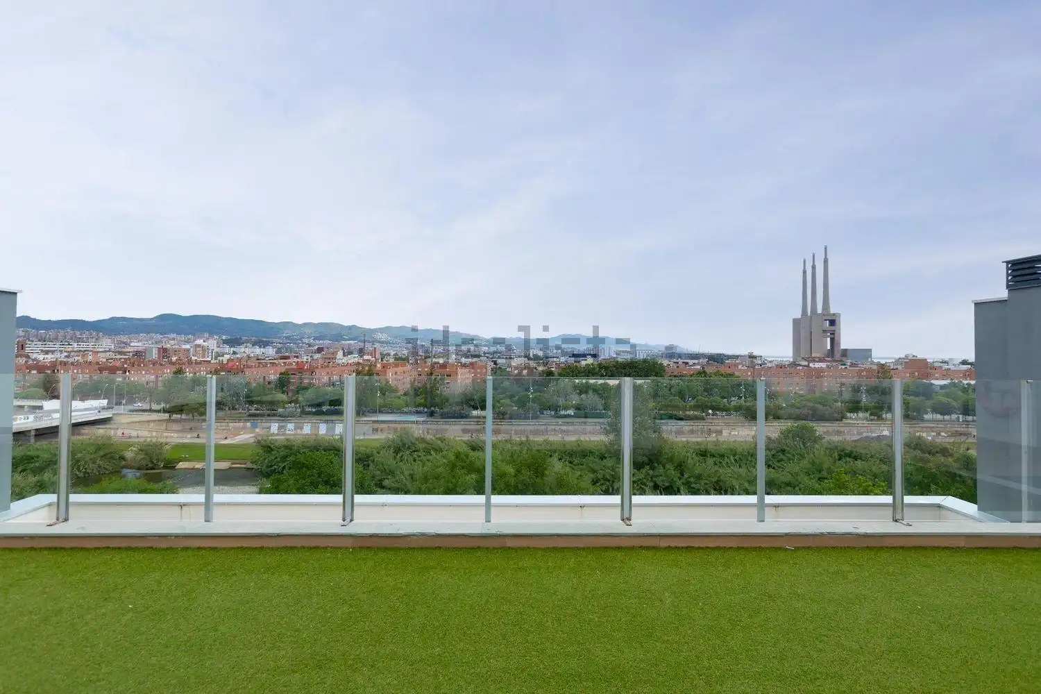 Terrasse von Dachboden zur Miete in Sant Adrià de Besòs mit Klimaanlage, Heizung und Privatgarten