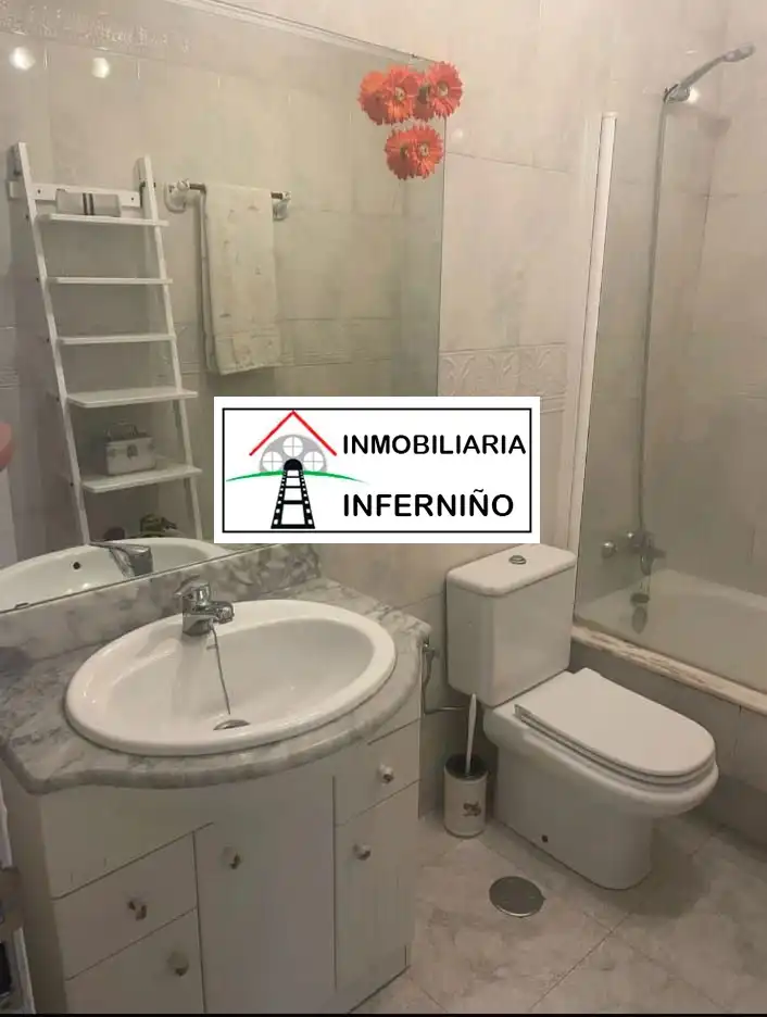 Baño de Piso de alquiler en Ferrol con Calefacción