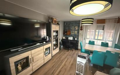 Sala d'estar de Planta baixa en venda en Azuqueca de Henares amb Calefacció, Traster i Moblat