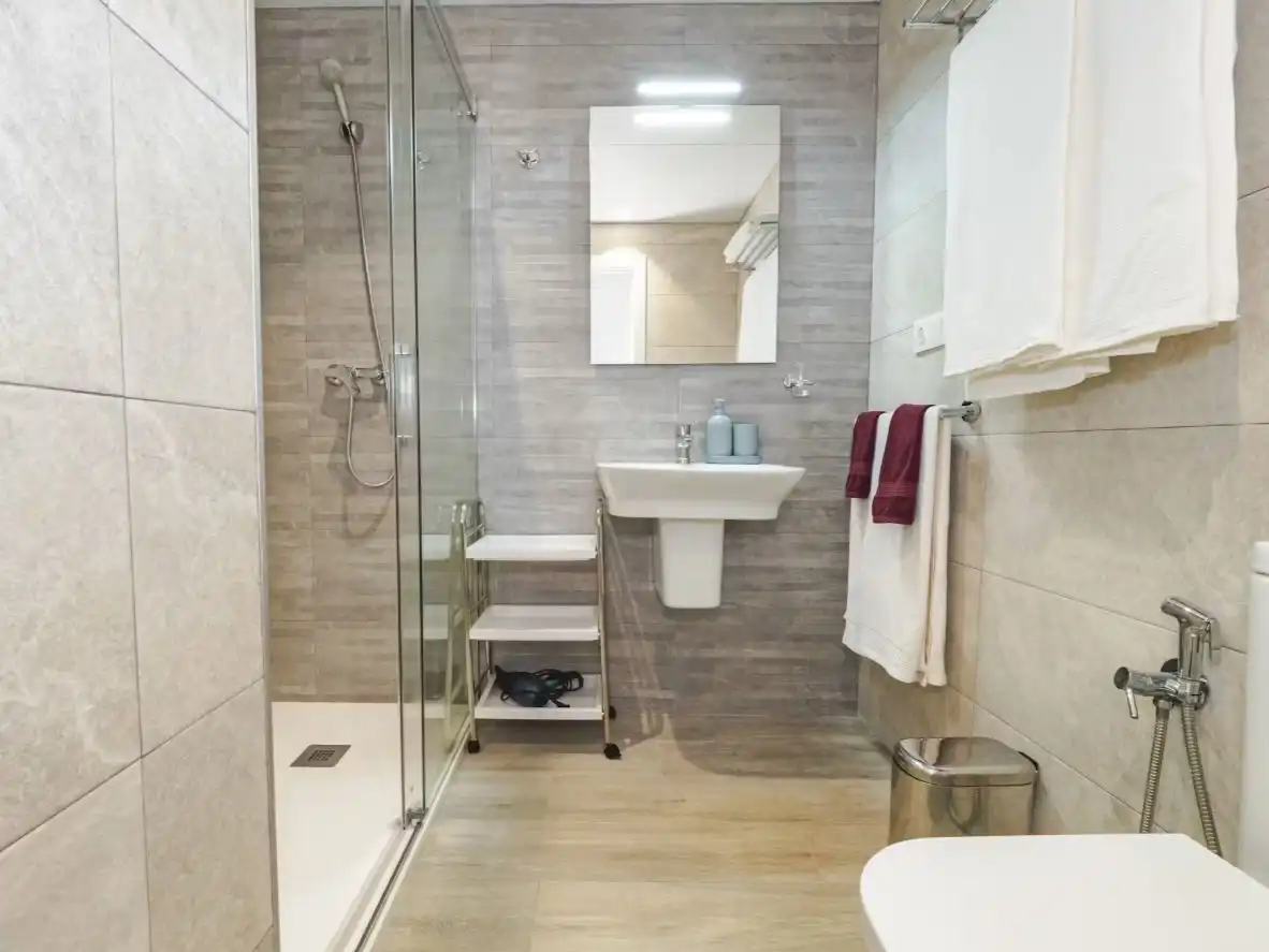 Bathroom of Flat for rent in Fuengirola  with Air Conditioner, Heating and Parquet flooring