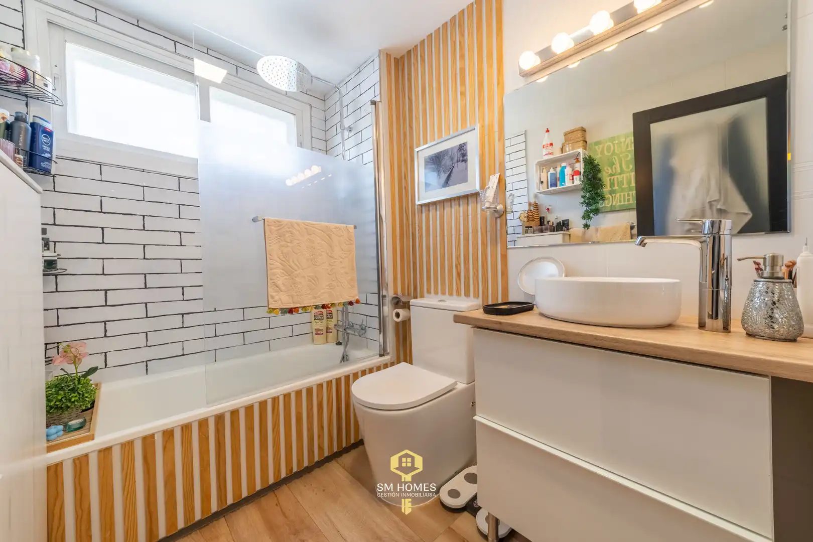 Bathroom of Flat for sale in Coslada  with Air Conditioner, Heating and Storage room