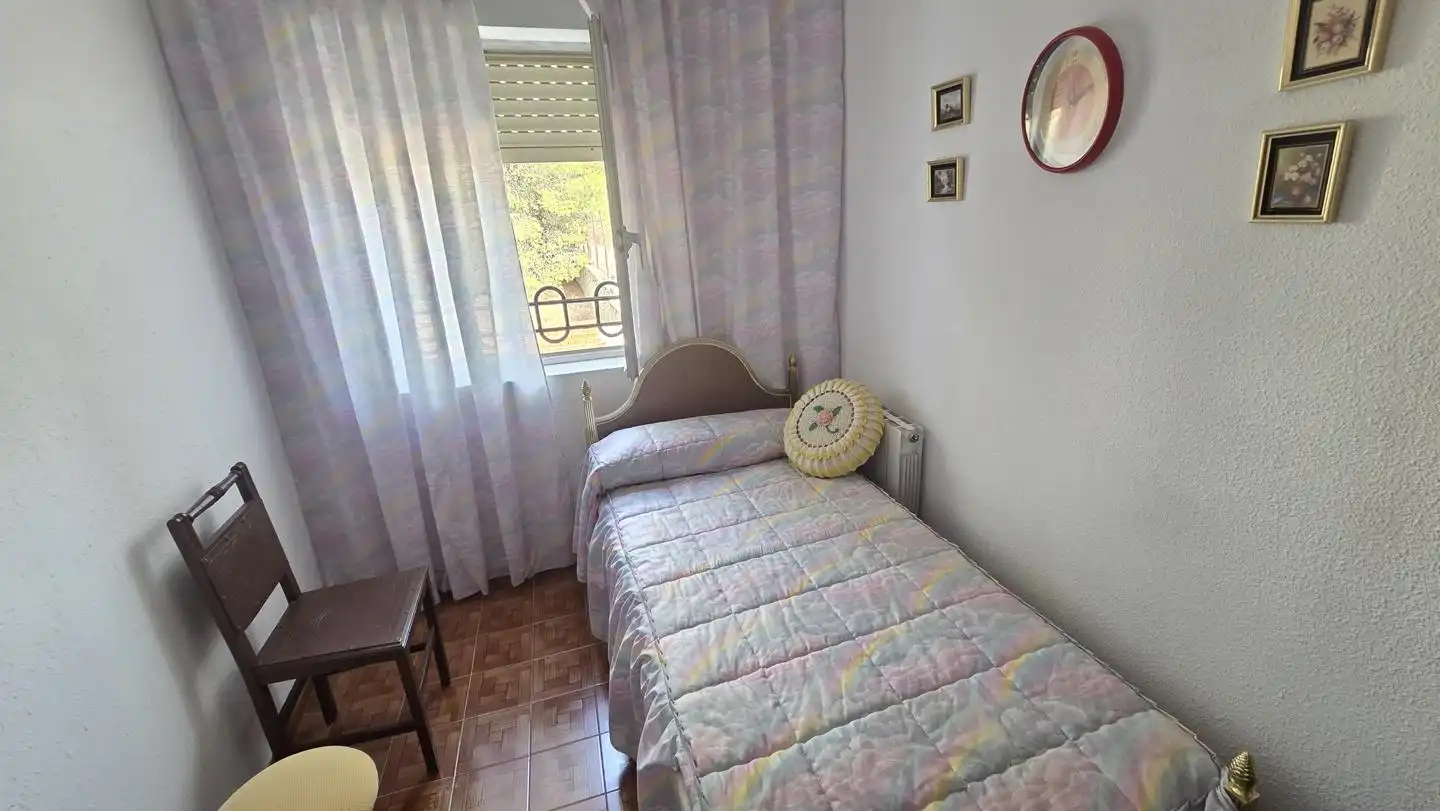 Habitación de Casa o chalet de alquiler en Barajas de Melo con Calefacción y Amueblado