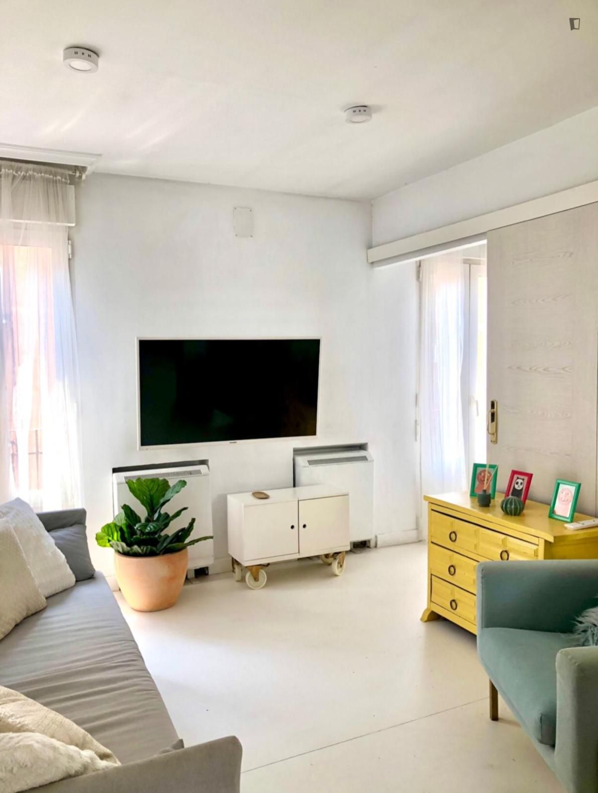Sala de estar de Apartamento de alquiler en  Madrid Capital con Aire acondicionado, Amueblado y Horno