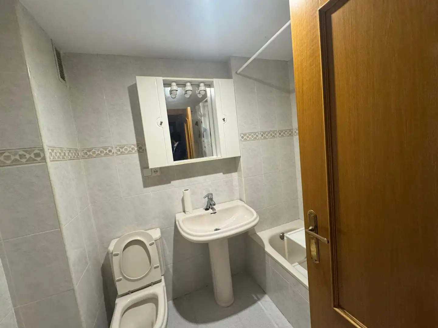 Baño de Piso de alquiler en Burjassot con Amueblado y Balcón