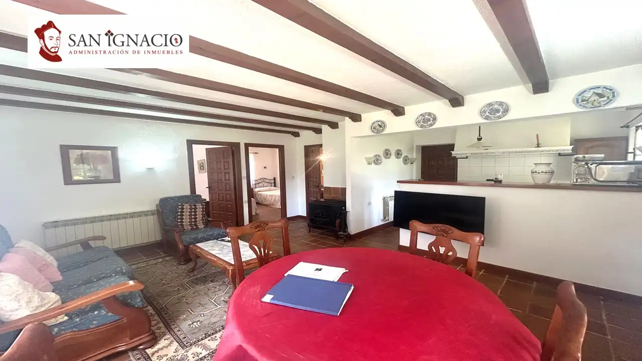 Sala d'estar de Casa o xalet en venda en Merindad de Montija amb Calefacció, Jardí privat i Moblat
