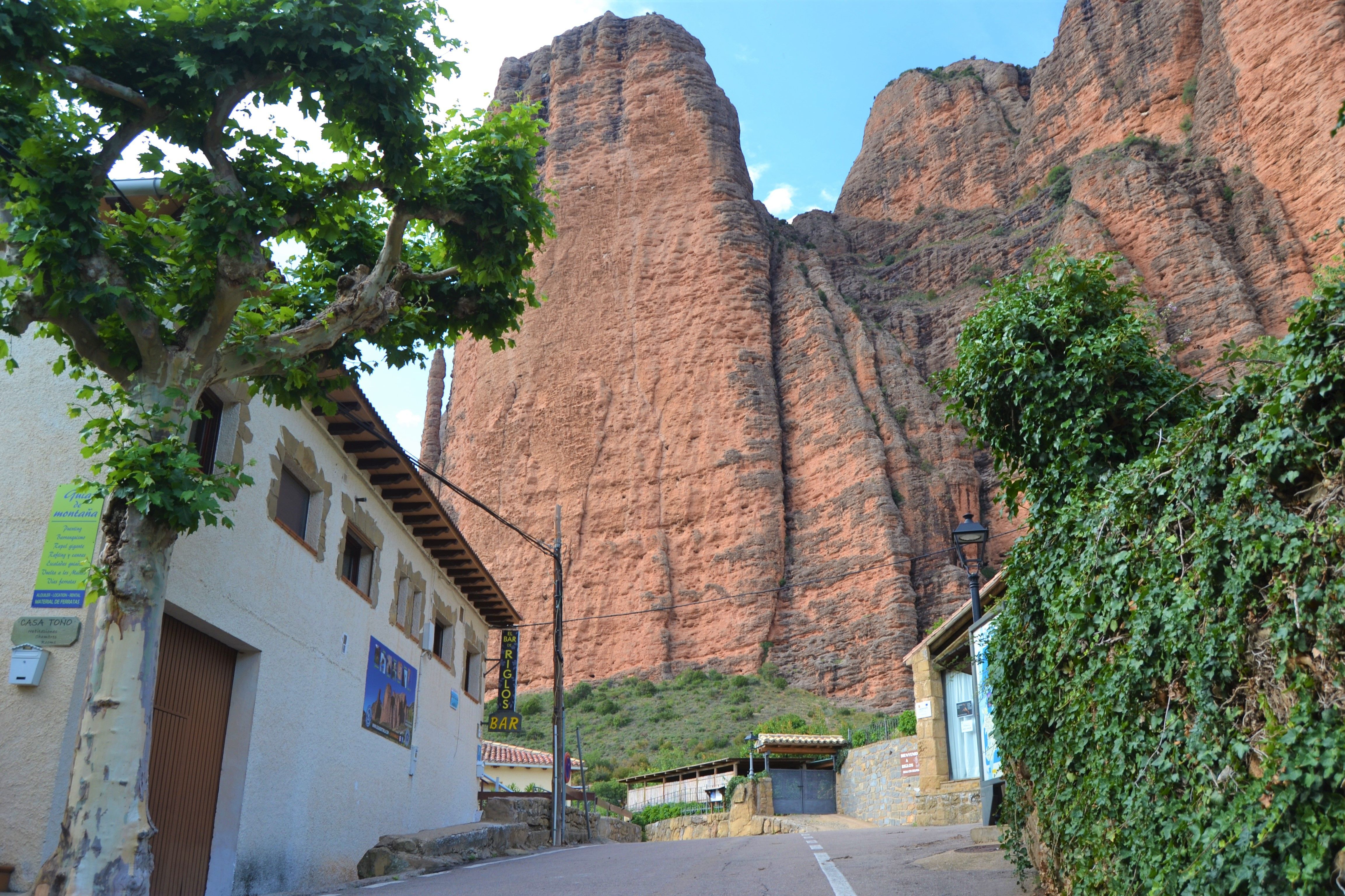 Außenansicht von Country house zum verkauf in Las Peñas de Riglos mit Terrasse, Abstellraum und Möbliert
