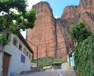 Vista exterior de Finca rústica en venda en Las Peñas de Riglos amb Terrassa, Traster i Moblat