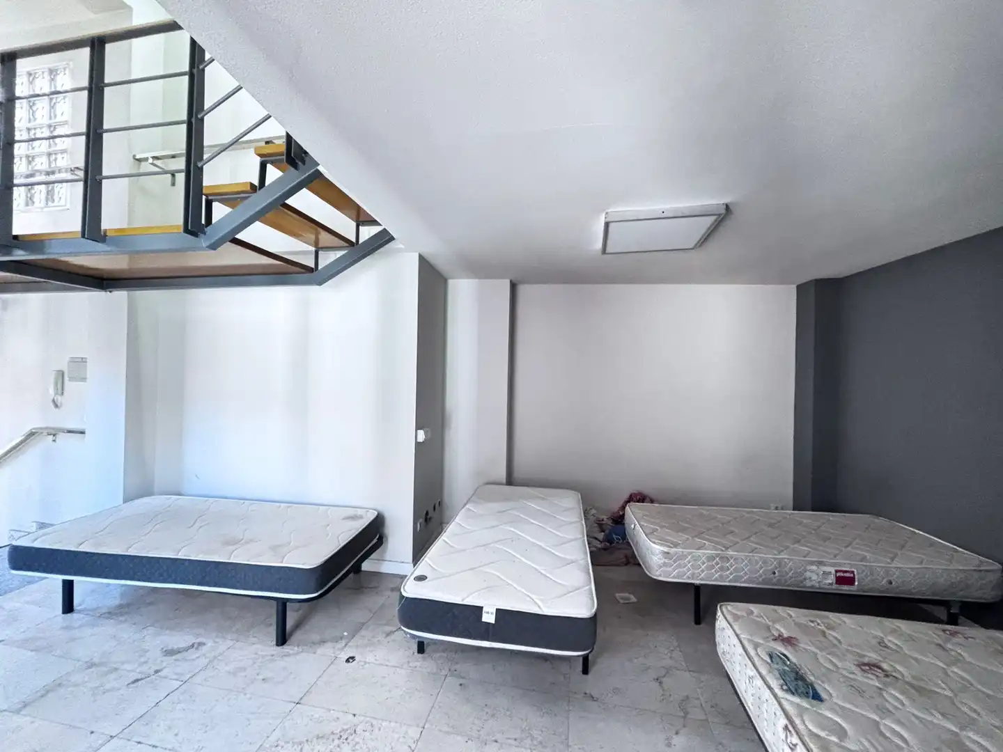 Schlafzimmer von Gebäude zum Verkauf in Burgos