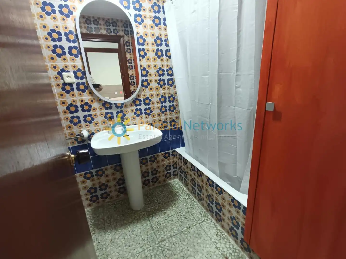 Bathroom of Apartments for rent in Oliva  with Terrace and Furnished