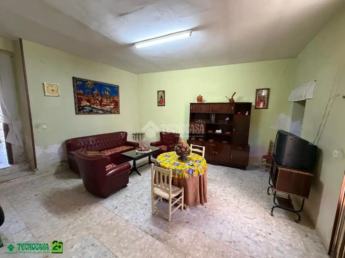 Casa aparellada en venda a Granátula de Calatrava, imagen 2