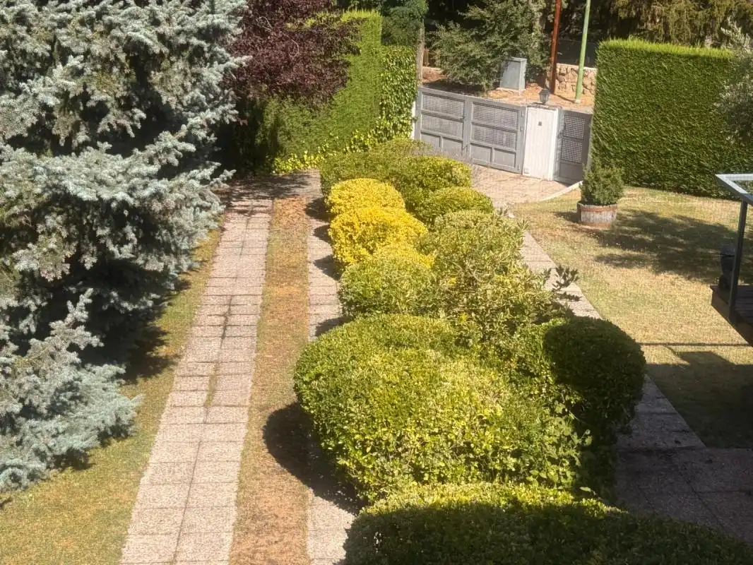 Jardí de Finca rústica en venda en El Espinar amb Calefacció, Jardí privat i Terrassa