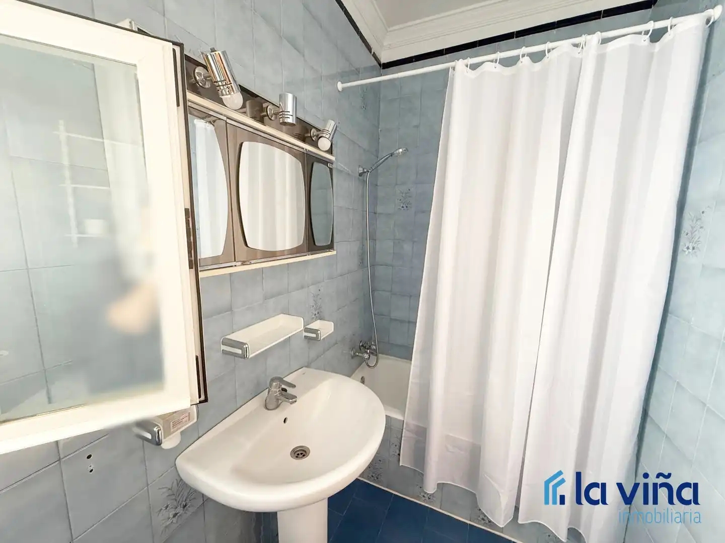 Bathroom of Houses for sale in Mollina  with Air Conditioner, Heating and Furnished