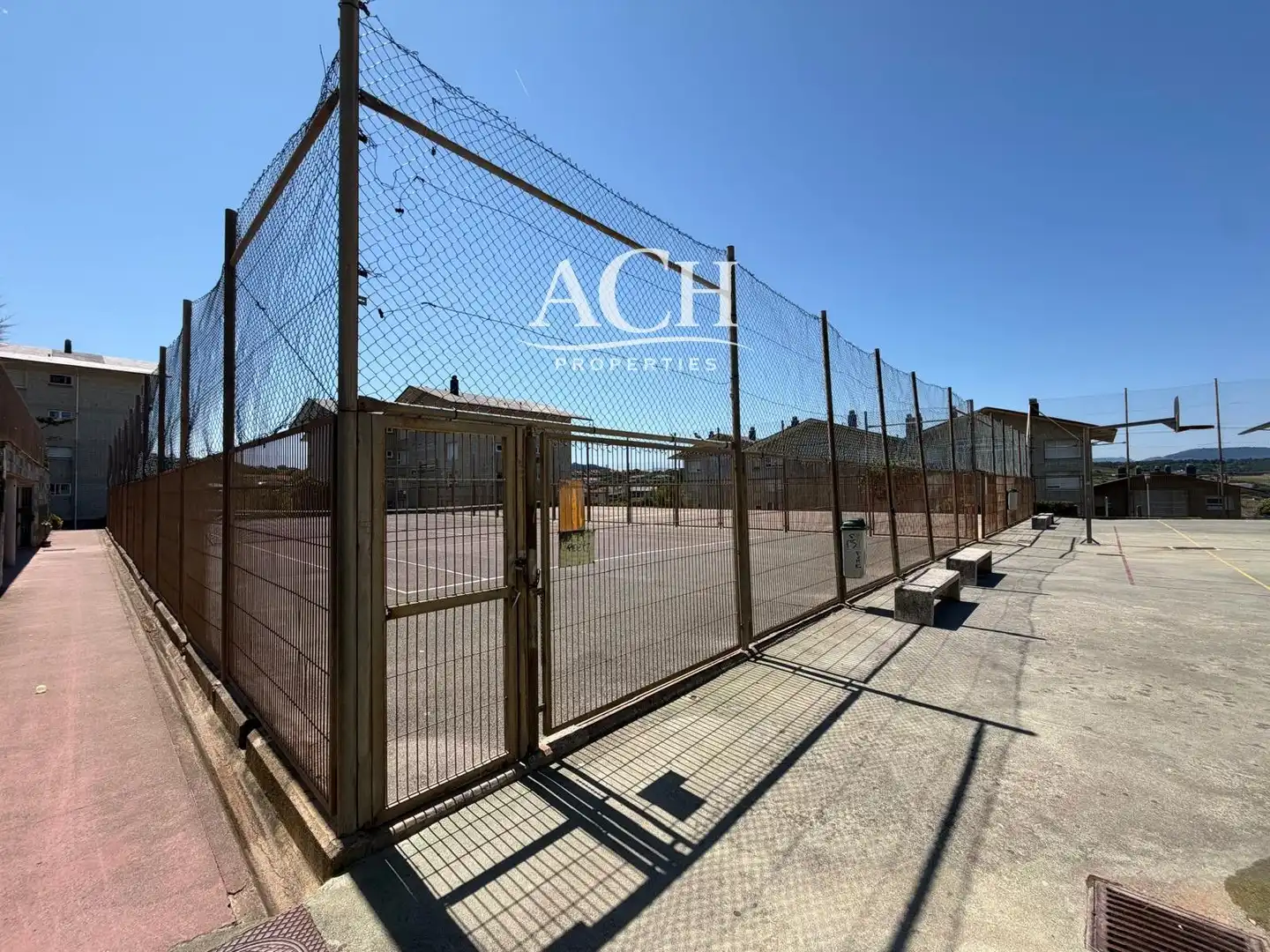 Aparcament de Pis en venda en Sopela amb Calefacció, Terrassa i Balcó